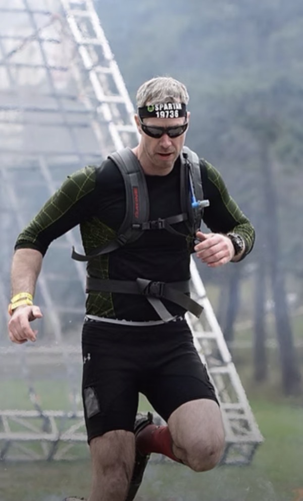 Scott racing in a Spartan event